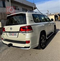 تۆیۆتا لاند کروزەر